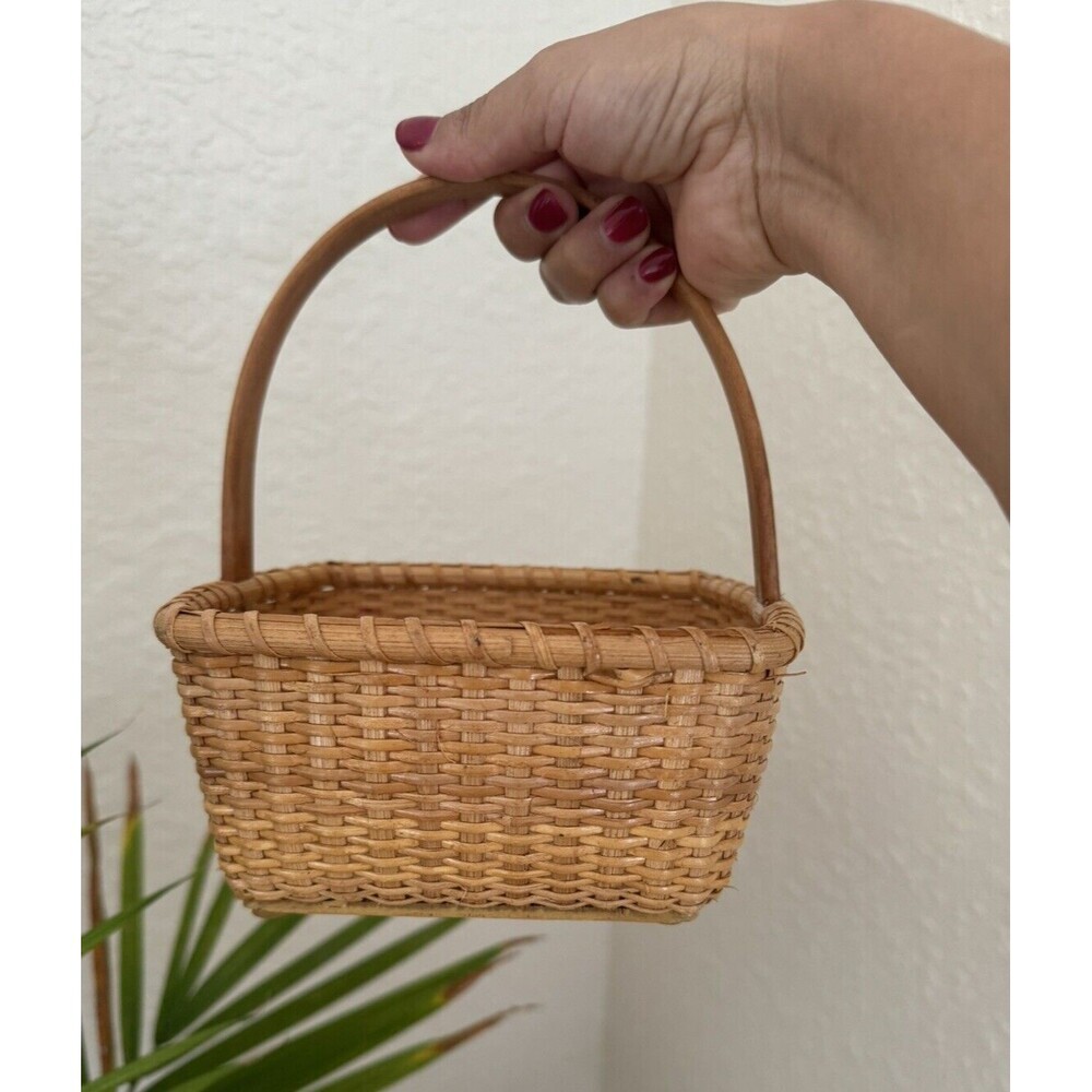 Vintage Small wicker Basket 6 1/2” x 3”